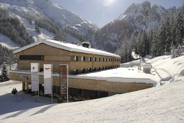 Basic Tek Büyük veya İki Ayrı Yataklı Oda