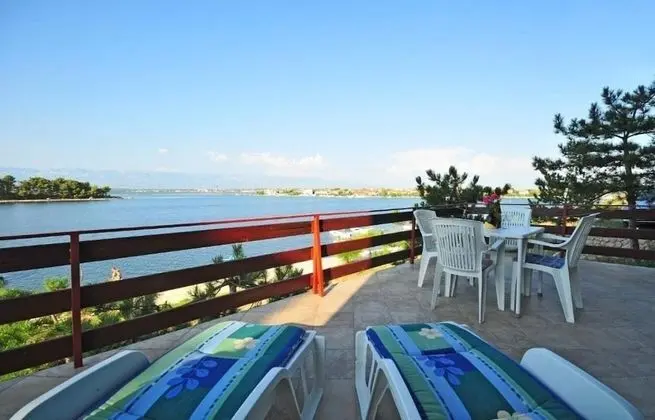 Apart Daire (Ljilja - 10m from the sea with parkin)