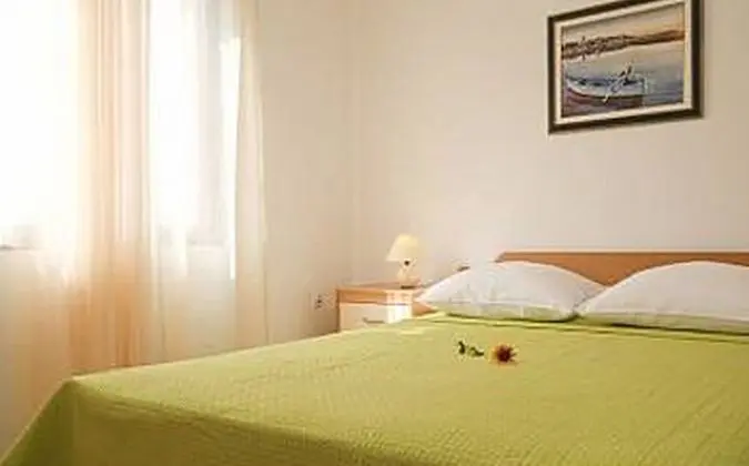 Apart Daire (Ljilja - 10m from the sea with parkin)