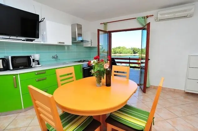 Apart Daire (Ljilja - 10m from the sea with parkin)