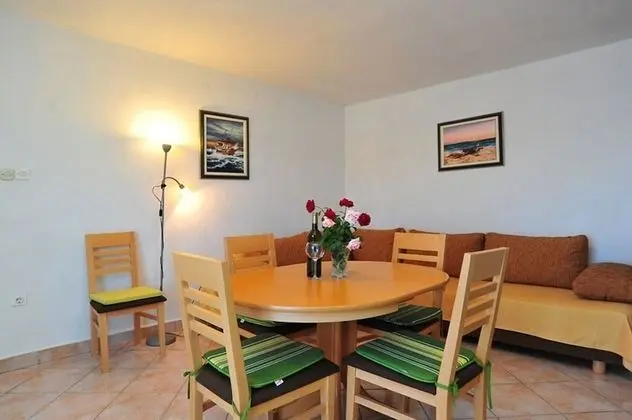 Apart Daire (Ljilja - 10m from the sea with parkin)