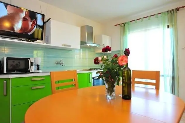Apart Daire (Ljilja - 10m from the sea with parkin)