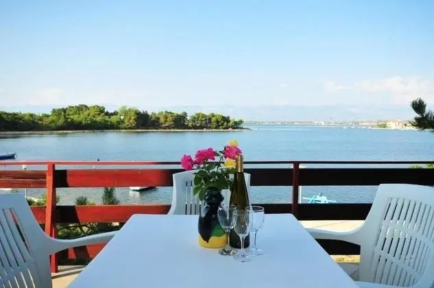 Apart Daire (Ljilja - 10m from the sea with parkin)