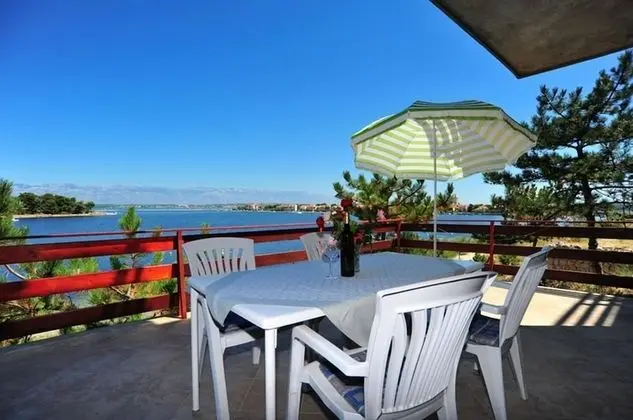Apart Daire (Ljilja - 10m from the sea with parkin)