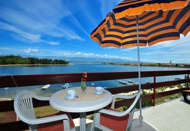 Apart Daire (Ljilja - 10m from the sea with parkin)