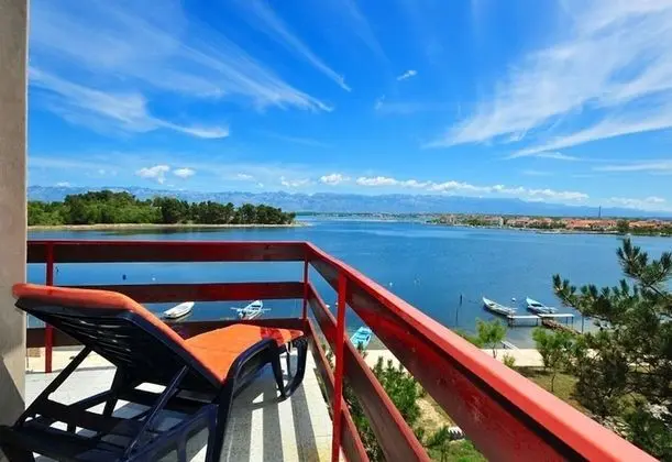 Apart Daire (Ljilja - 10m from the sea with parkin)