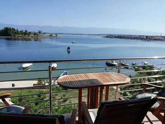 Apart Daire (Ljilja - 10m from the sea with parkin)
