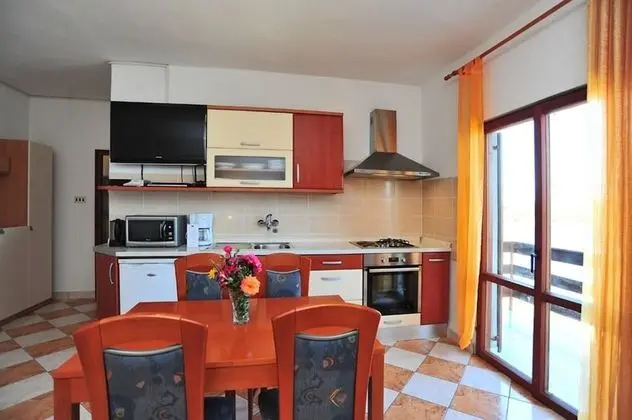 Apart Daire (Ljilja - 10m from the sea with parkin)