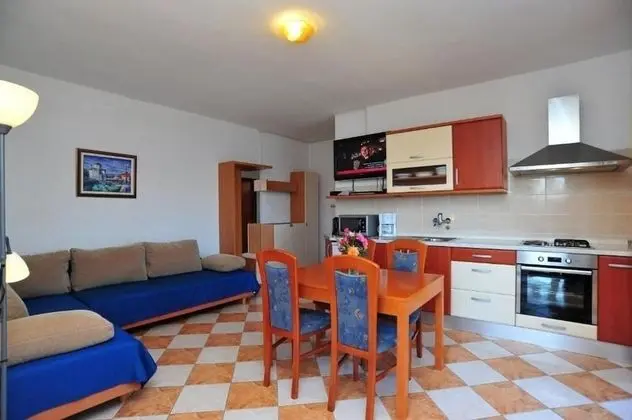 Apart Daire (Ljilja - 10m from the sea with parkin)
