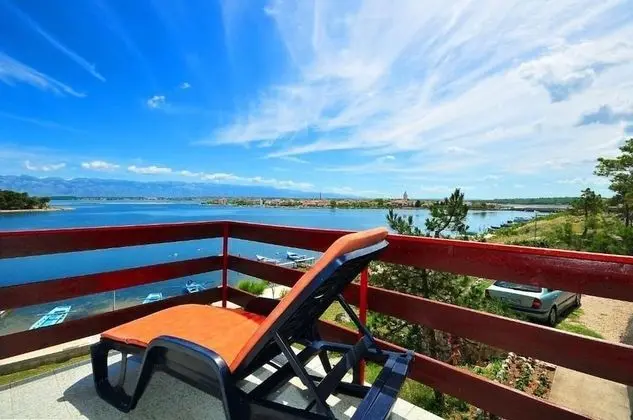 Apart Daire (Ljilja - 10m from the sea with parkin)