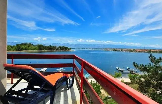 Apart Daire (Ljilja - 10m from the sea with parkin)
