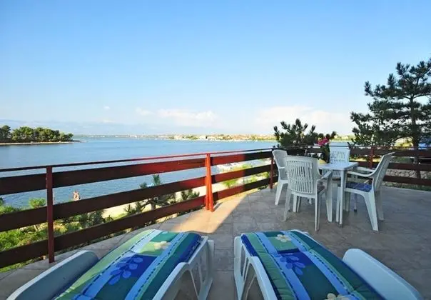 Apart Daire (Ljilja - 10m from the sea with parkin)
