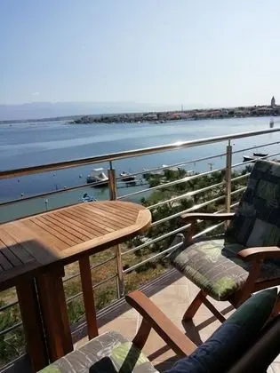 Apart Daire (Ljilja - 10m from the sea with parkin)