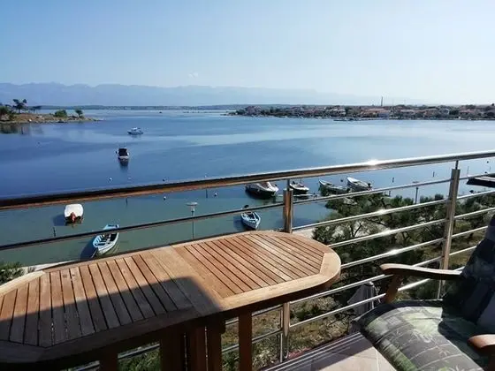 Apart Daire (Ljilja - 10m from the sea with parkin)