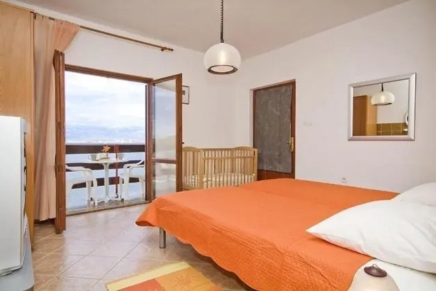 Apart Daire (Ljilja - 10m from the sea with parkin)