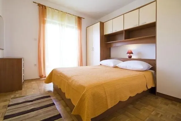 Apart Daire (Ljilja - 10m from the sea with parkin)