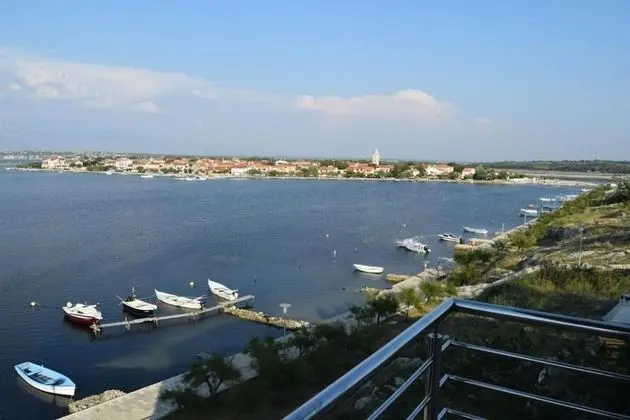 Apart Daire (Ljilja - 10m from the sea with parkin)