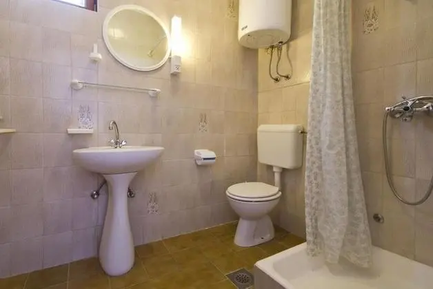 Apart Daire (Ljilja - 10m from the sea with parkin)