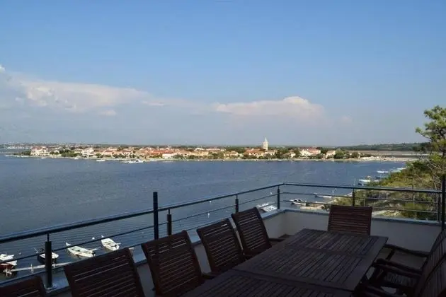 Apart Daire (Ljilja - 10m from the sea with parkin)