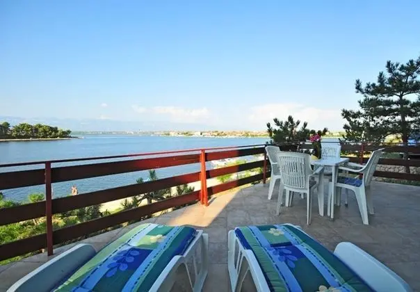 Apart Daire (Ljilja - 10m from the sea with parkin)
