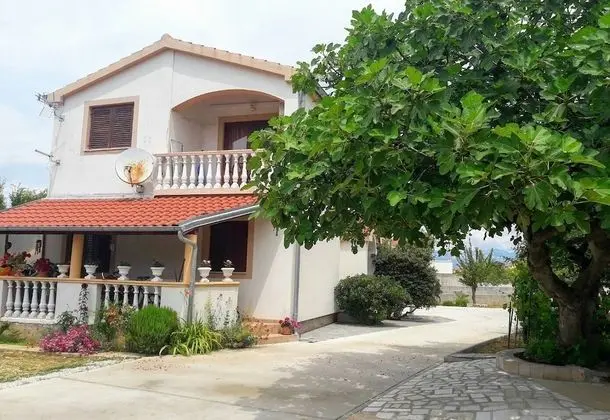 Apart Daire (Ljilja - 250 m from blue flag beach -)