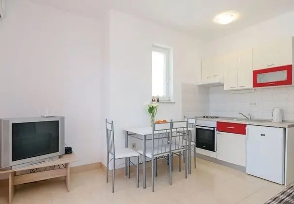 Apart Daire (Ljuba - in center & close to the beac)
