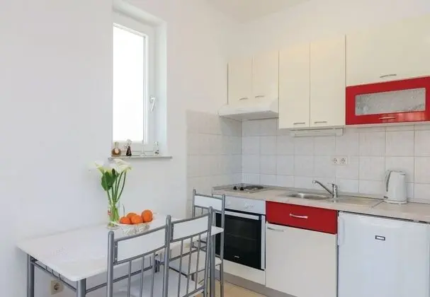 Apart Daire (Ljuba - in center & close to the beac)