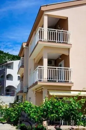 Apart Daire (Ljuba - in center & close to the beac)