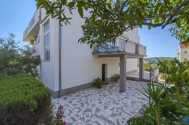Apart Daire (Ljuba - nice garden - A4(8+1))