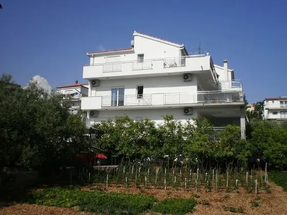 Apart Daire (Ljuba - nice garden - A4(8+1))