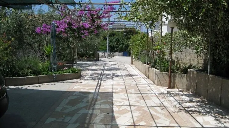 Apart Daire (Ljuba - nice garden - A4(8+1))