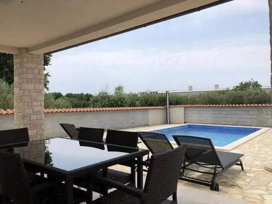 Ev (LjubaV - with pool - H(4))