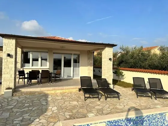 Ev (LjubaV - with pool - H(4))