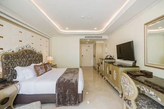 Deluxe Double Room with Pool View