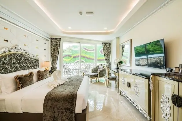 Deluxe Double Room with Pool View