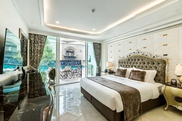 Deluxe Room with Pool Access