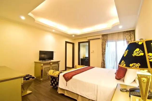 Versace suite