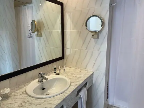 Üç Kişilik Oda (2 + 1)