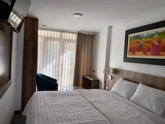 Superior Oda, 1 Büyük (Queen) Boy Yatak, Havuz Manzaralı