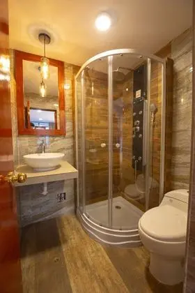 Superior Oda, 1 Büyük (Queen) Boy Yatak, Havuz Manzaralı