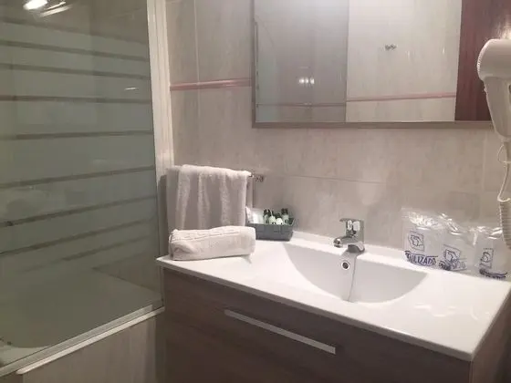 Büyük Yataklı Tek Kişilik Oda