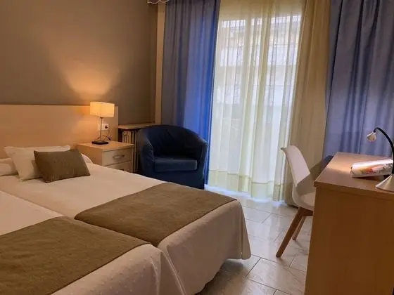 Tek Büyük Yataklı Oda, Balkon