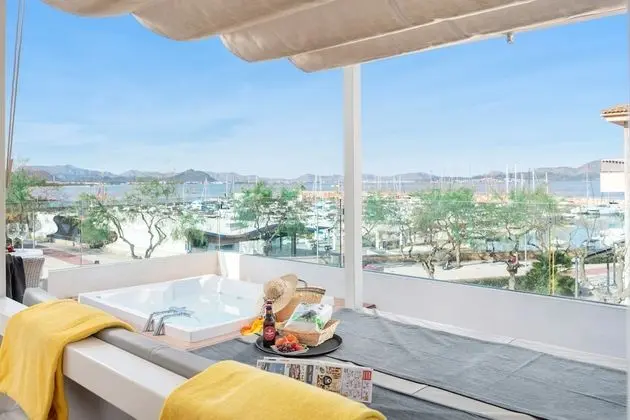 Deluxe Tek Büyük Yataklı Oda, Sıcak Su Havuzu, Deniz Manzaralı