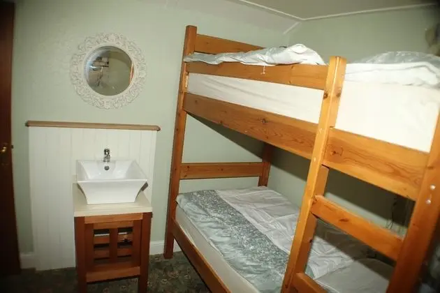 İki Ayrı Yataklı Oda, Ortak Banyo (Bunkbeds)