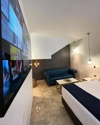 Luxury Oda