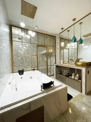 Luxury Oda