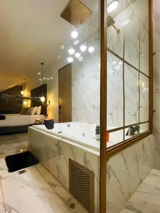 Luxury Oda