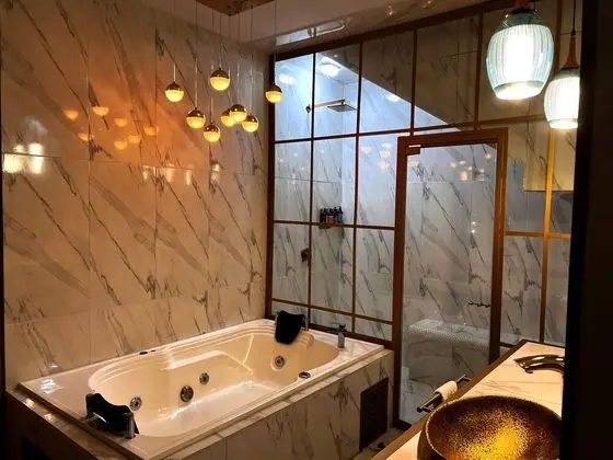 Luxury Oda