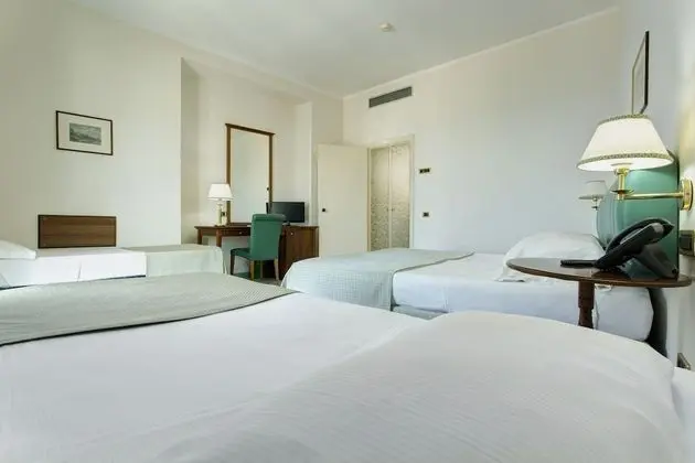 Dört Kişilik Oda, Kısmi Deniz Manzaralı