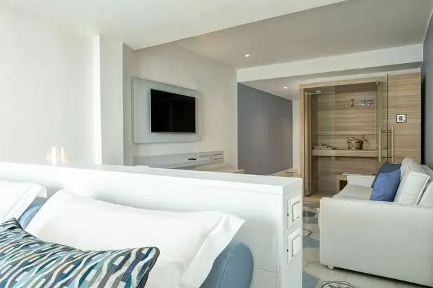 Junior Tek Büyük veya İki Ayrı Yataklı Oda, 1 Çift Kişilik Yatak ve Çekyat, Sauna